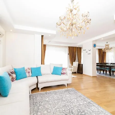 Apartment Cozy And Spacious Flat With Balcony And Walking Distance To Konyaalti Beach In Konyaalti Antalya