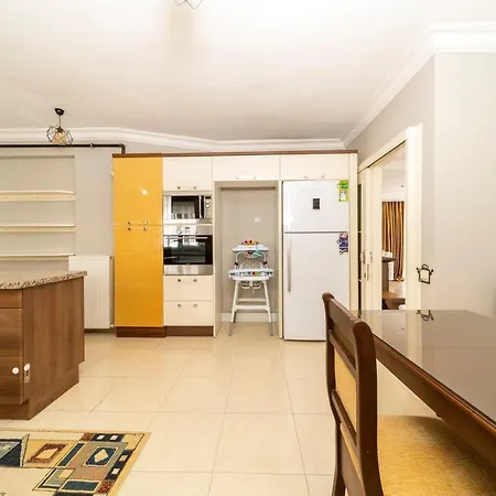 Cozy And Spacious Flat With Balcony And Walking Distance To Konyaalti Beach In Konyaalti Apartment *