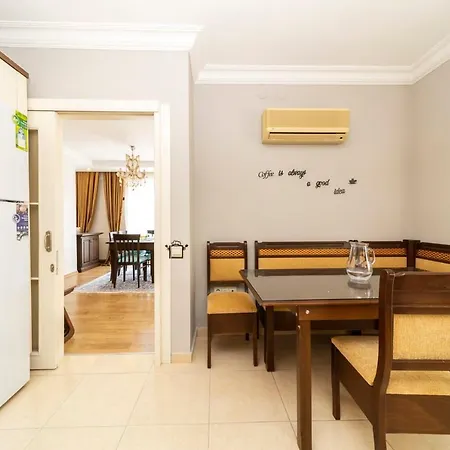 Cozy And Spacious Flat With Balcony And Walking Distance To Konyaalti Beach In Konyaalti *