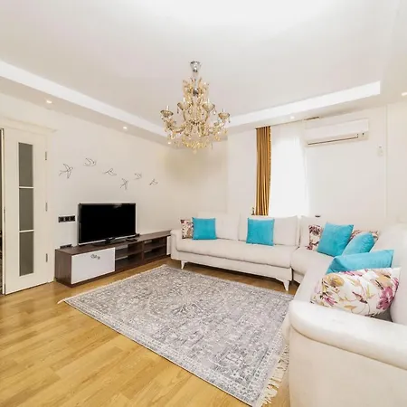 Cozy And Spacious Flat With Balcony And Walking Distance To Konyaalti Beach In Konyaalti * Αττάλεια