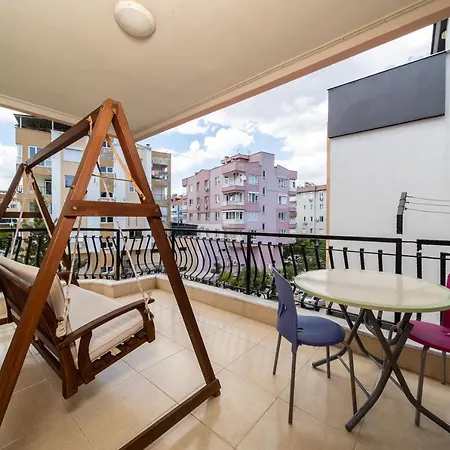 Cozy And Spacious Flat With Balcony And Walking Distance To Konyaalti Beach In Konyaalti Διαμέρισμα