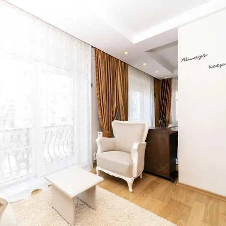 Cozy And Spacious Flat With Balcony And Walking Distance To Konyaalti Beach In Konyaalti Διαμέρισμα *