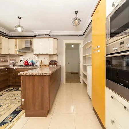 Cozy And Spacious Flat With Balcony And Walking Distance To Konyaalti Beach In Konyaalti * Antalya