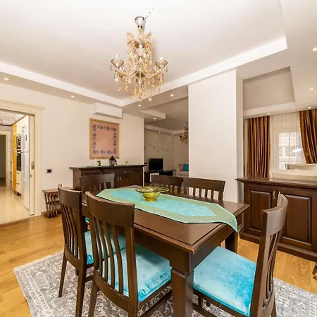 Cozy And Spacious Flat With Balcony And Walking Distance To Konyaalti Beach In Konyaalti * Antalya