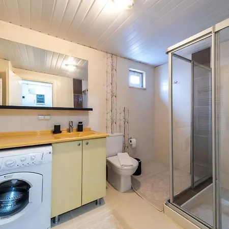 Cozy And Spacious Flat With Balcony And Walking Distance To Konyaalti Beach In Konyaalti Lägenhet